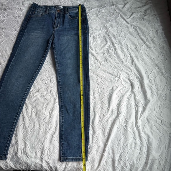 Kensie Blue Skinny Jeans Medium Wash with Dark Wash Detail - Picture 3 of 9